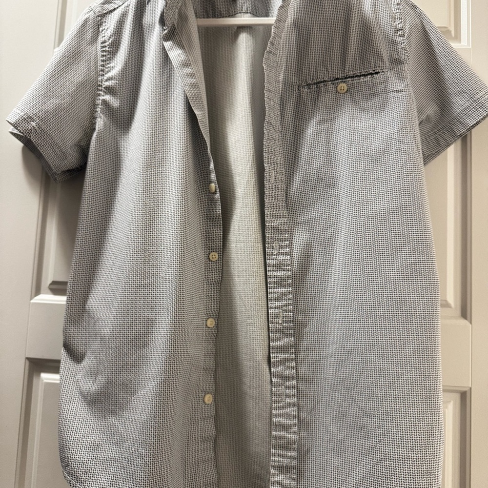 Men's Gray Short Sleeve Shirt size Medium